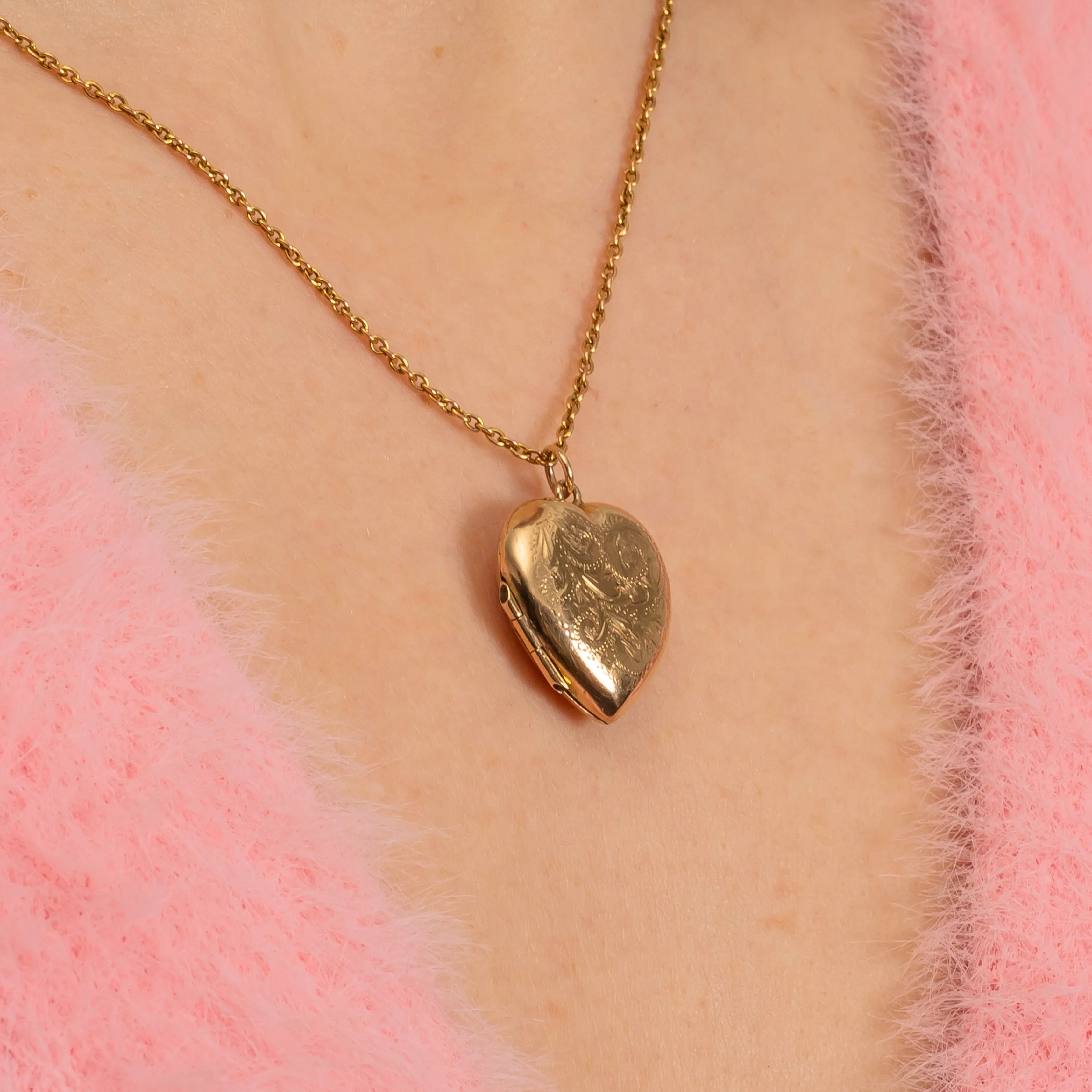 9ct Gold Engraved Heart Locket