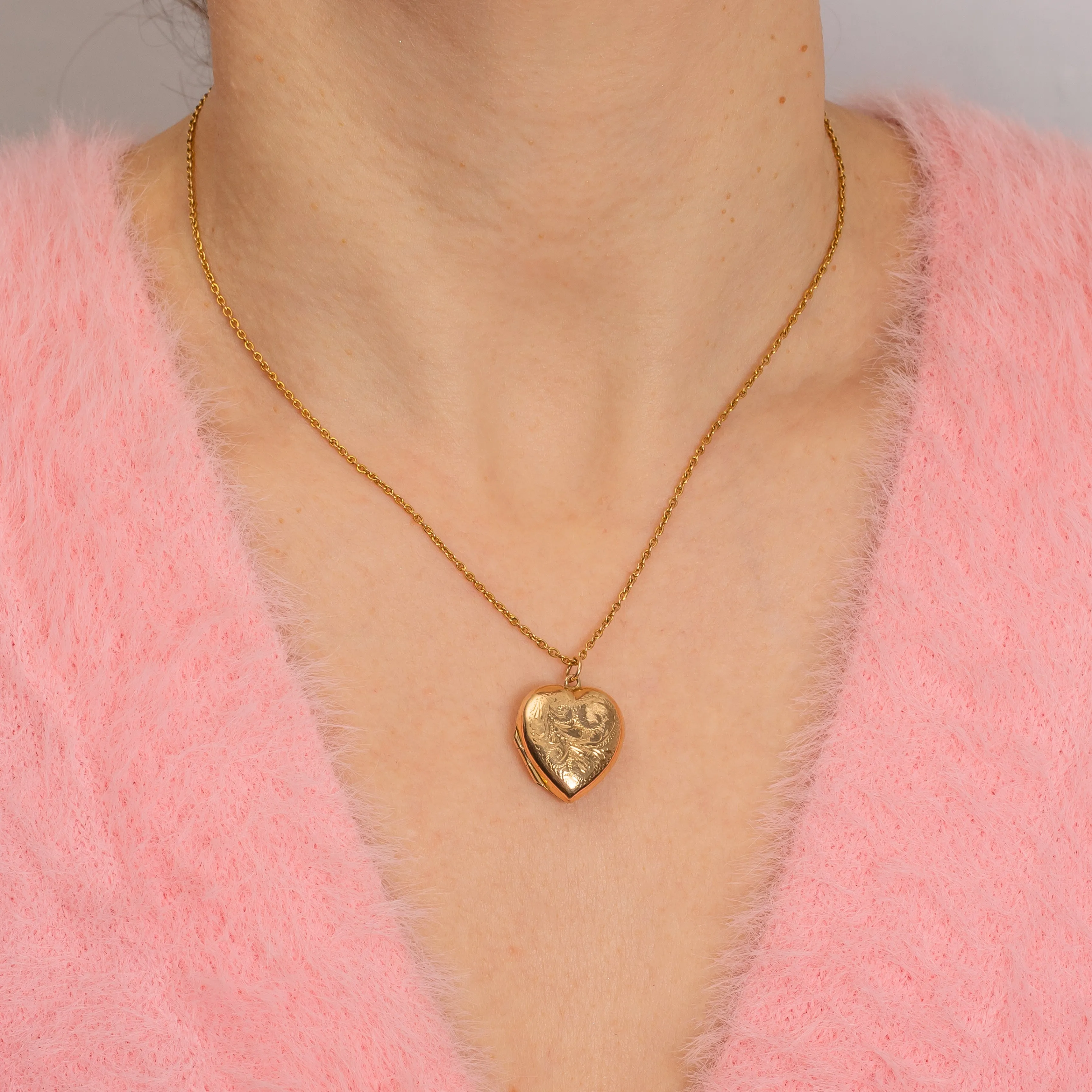 9ct Gold Engraved Heart Locket