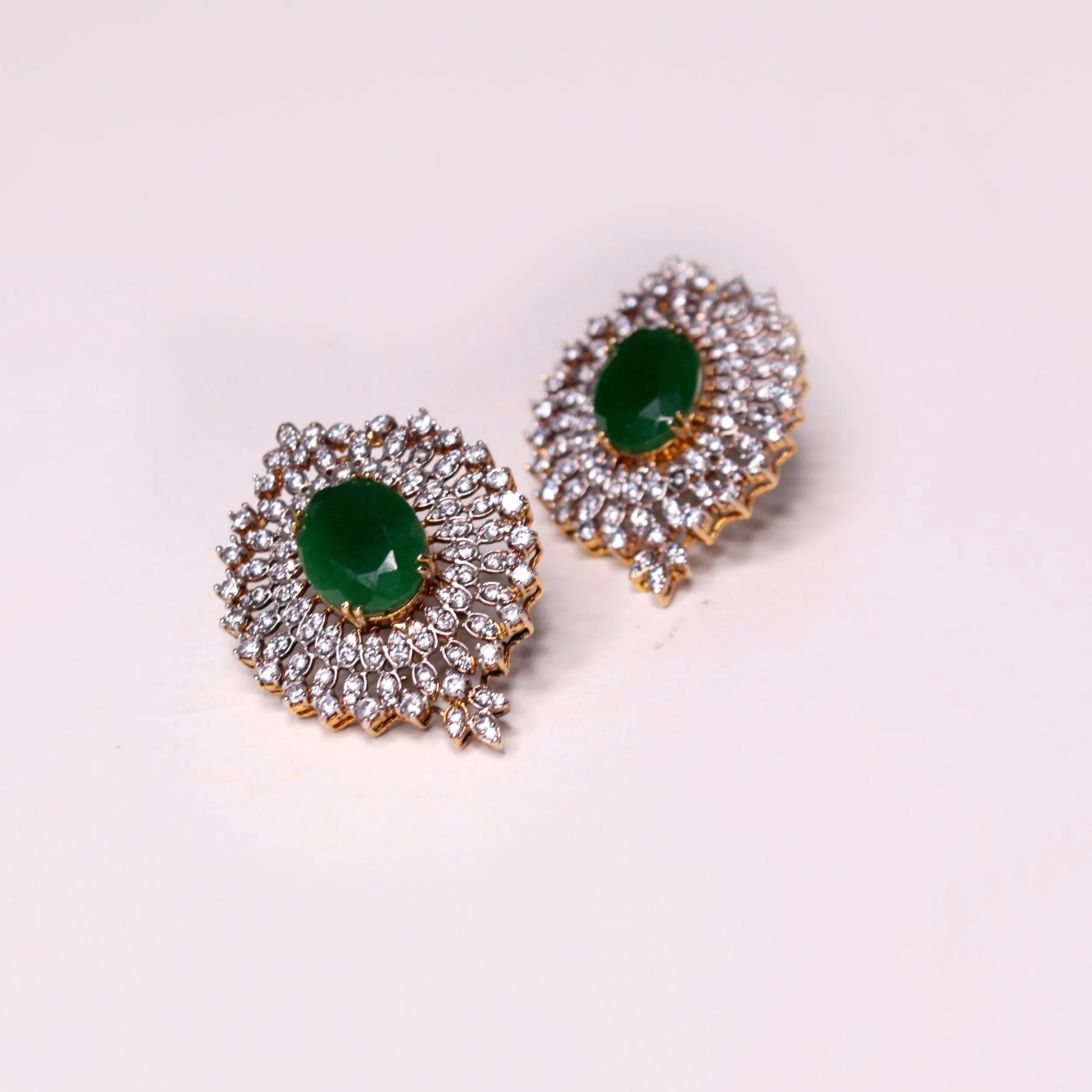 Akhzar Pendant Set