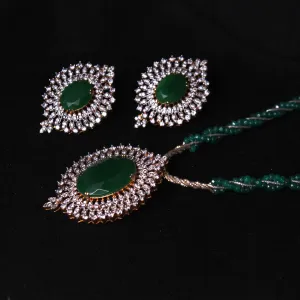 Akhzar Pendant Set