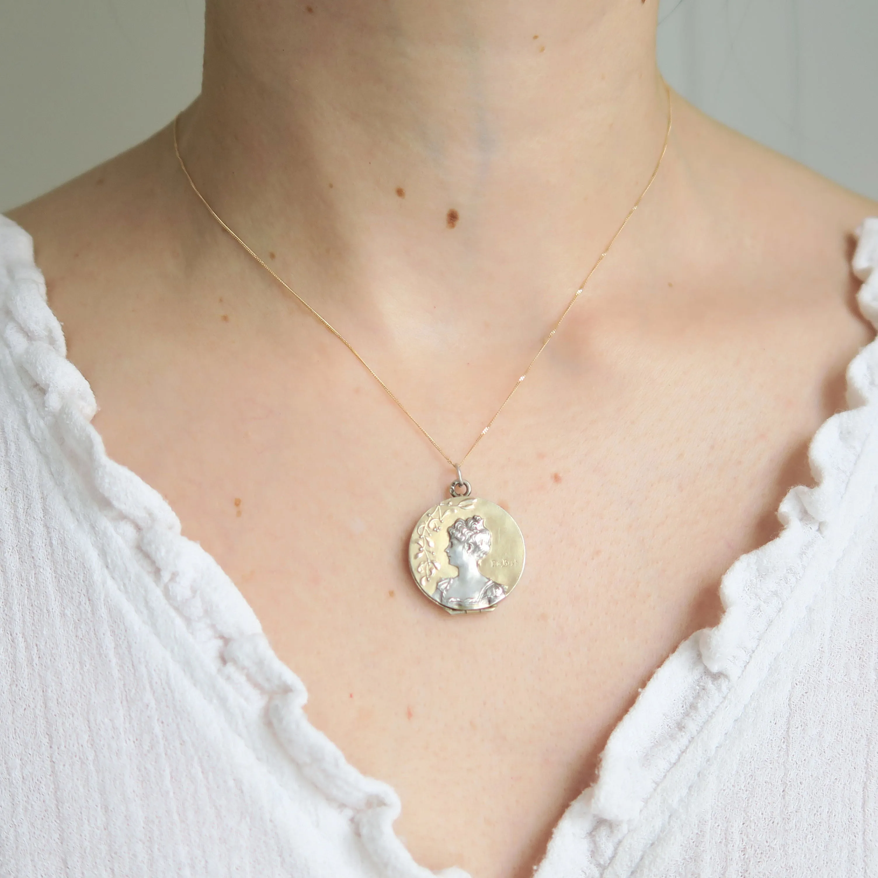 Antique Art Nouveau Figural 'Paul De Bryk' Locket