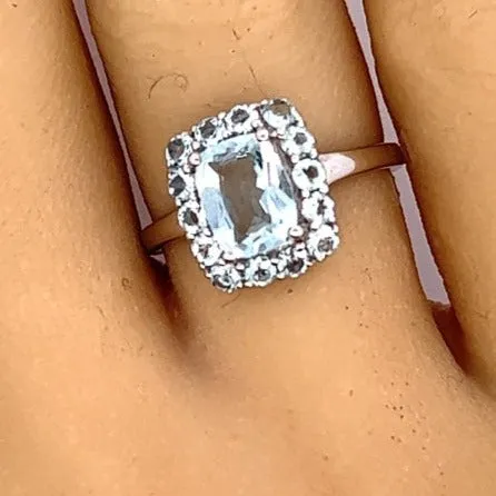 Aquamarine 9ct White Gold Ring