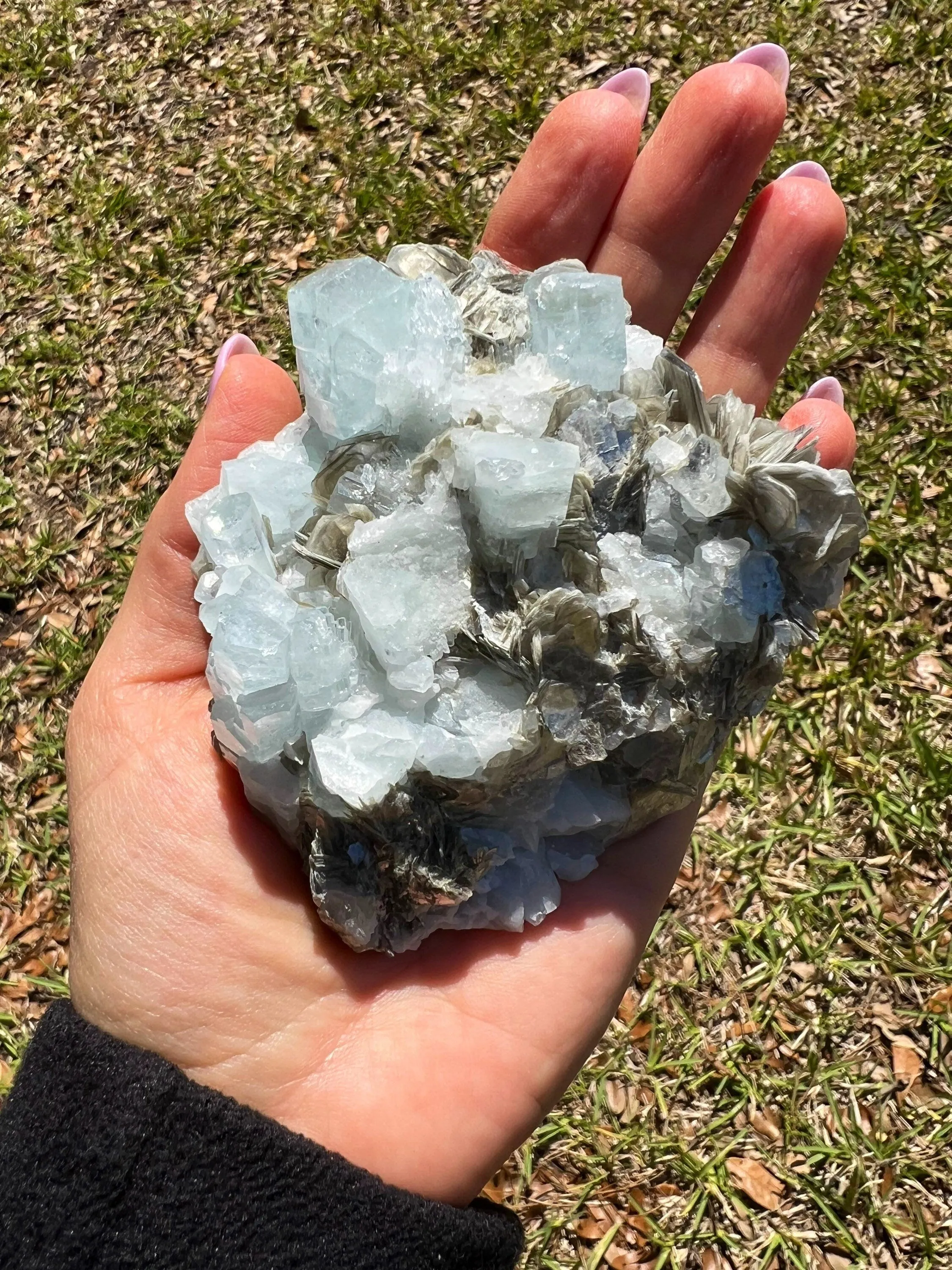 Aquamarine on muscovite cluster 306 grams