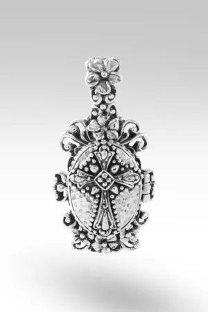 Joanna Locket Pendant™ in Frangipani