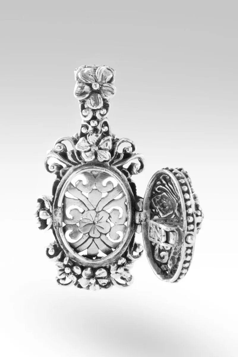 Joanna Locket Pendant™ in Frangipani