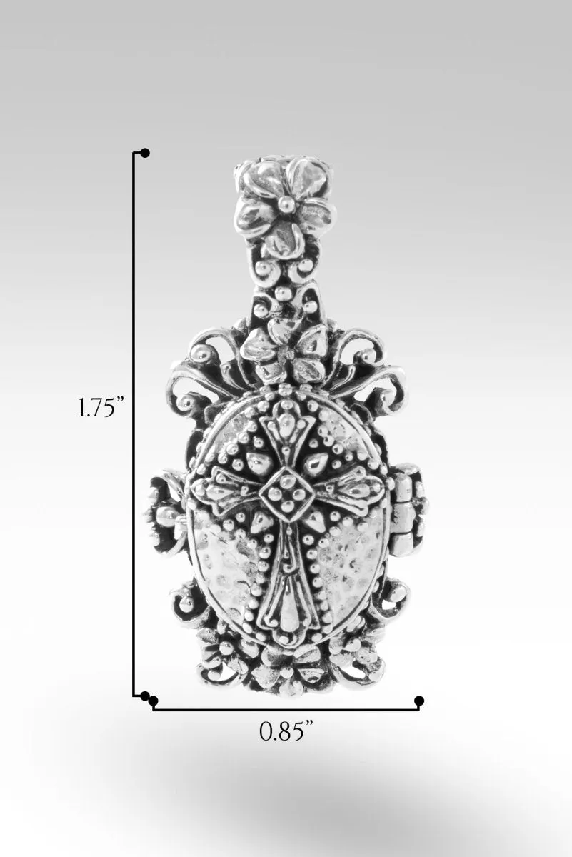Joanna Locket Pendant™ in Frangipani