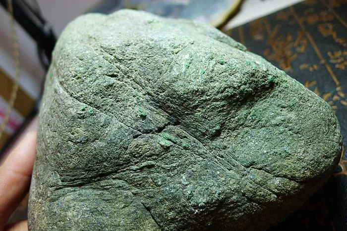 Natural Jade Rough Jadeite Raw (2.57kg,15X13.5X8.5cm)