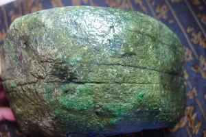 Natural Jade Rough Jadeite Raw (2.57kg,15X13.5X8.5cm)