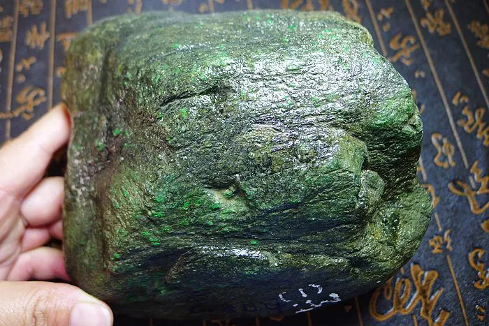 Natural Jade Rough Jadeite Raw (2.57kg,15X13.5X8.5cm)