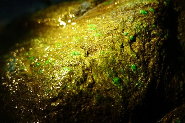 Natural Jade Rough Jadeite Raw (2.57kg,15X13.5X8.5cm)