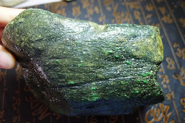 Natural Jade Rough Jadeite Raw (2.57kg,15X13.5X8.5cm)