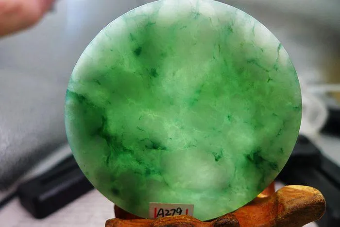 Natural Jade Rough Jadeite Raw (61g,5.65X0.7cm)
