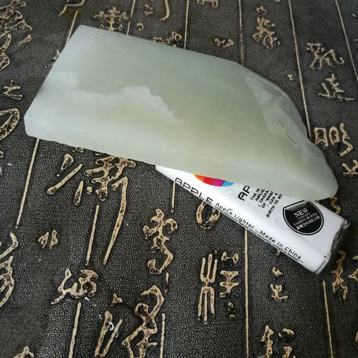Natural Kunlun Jade Rough Nephrite Raw (136g, 10X6X0.8cm)