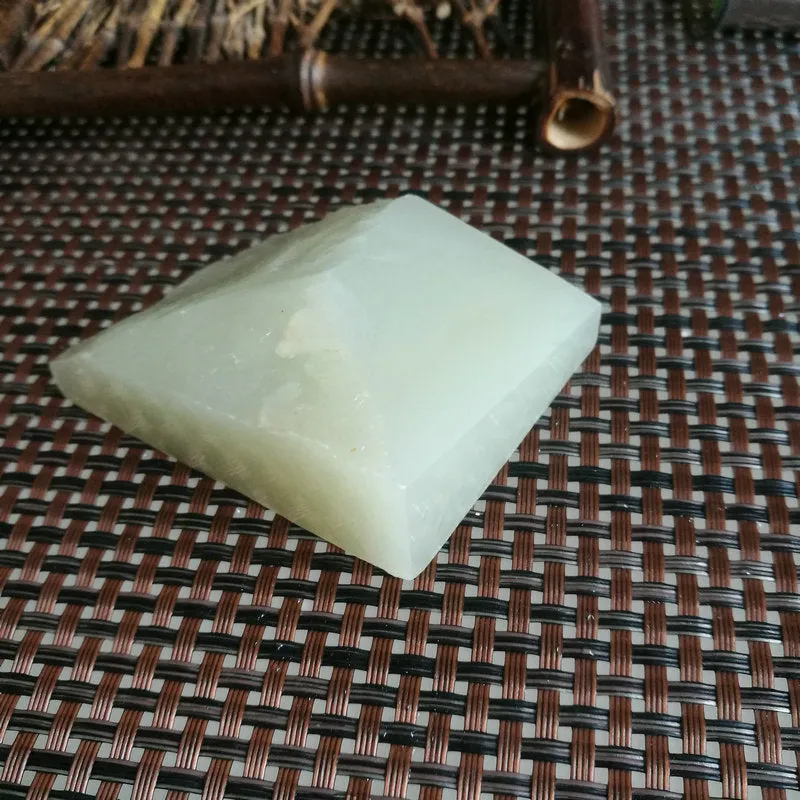 Natural Kunlun Jade Rough Nephrite Raw (140g, 6.3X4.8X2.3cm)