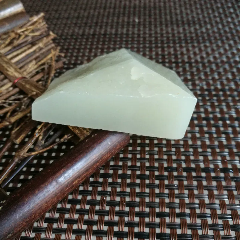 Natural Kunlun Jade Rough Nephrite Raw (140g, 6.3X4.8X2.3cm)