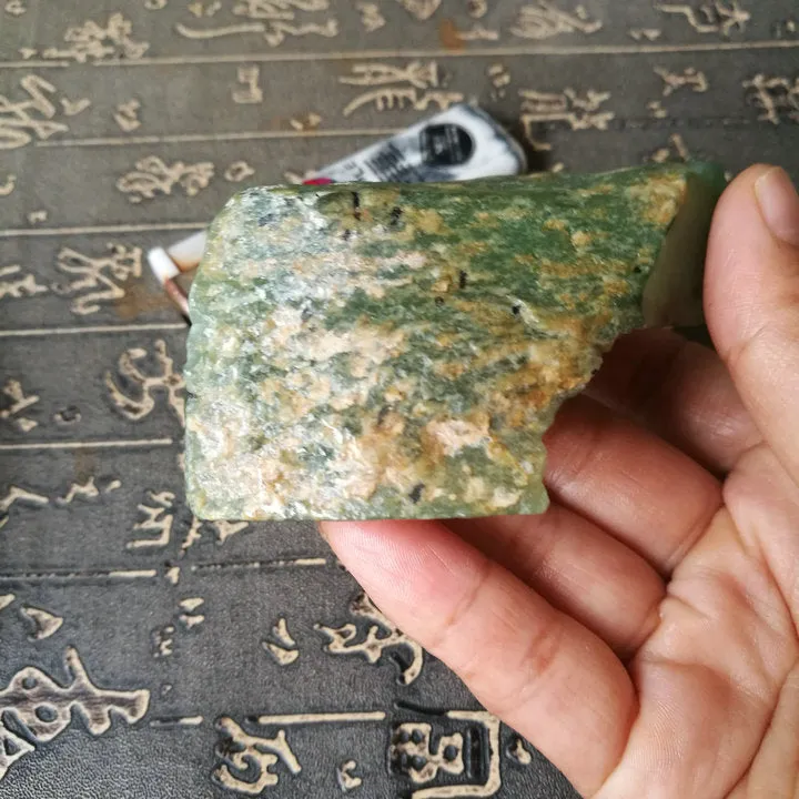 Natural Kunlun Jade Rough Nephrite Raw (148g, 7X4X3.9cm)