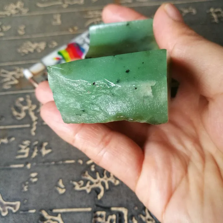 Natural Kunlun Jade Rough Nephrite Raw (148g, 7X4X3.9cm)
