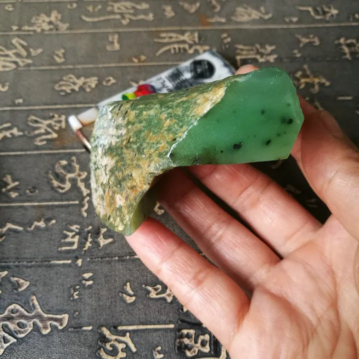 Natural Kunlun Jade Rough Nephrite Raw (148g, 7X4X3.9cm)