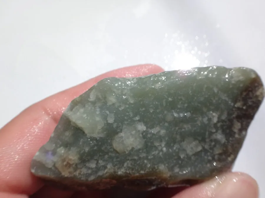 Natural Kunlun Jade Rough Nephrite Raw (166g, 8X4X2.5cm)