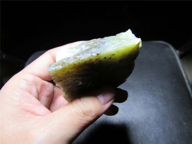 Natural Kunlun Jade Rough Nephrite Raw (221.85g, 65X65X40mm)