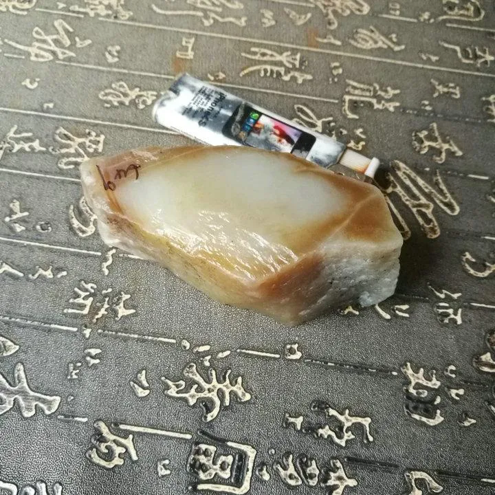Natural Kunlun Jade Rough Nephrite Raw (272g, 9.5X4X3.5cm)