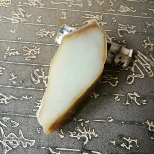 Natural Kunlun Jade Rough Nephrite Raw (272g, 9.5X4X3.5cm)