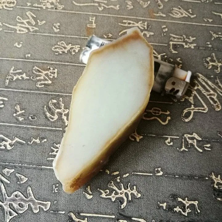 Natural Kunlun Jade Rough Nephrite Raw (272g, 9.5X4X3.5cm)