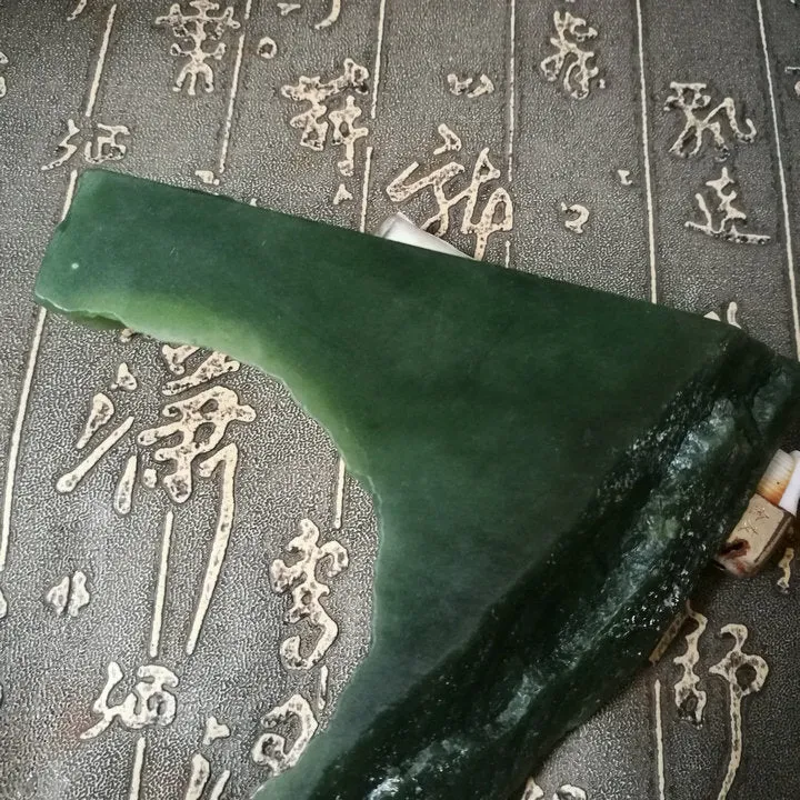 Natural Kunlun Jade Rough Nephrite Raw (276g, 11X9X2cm)