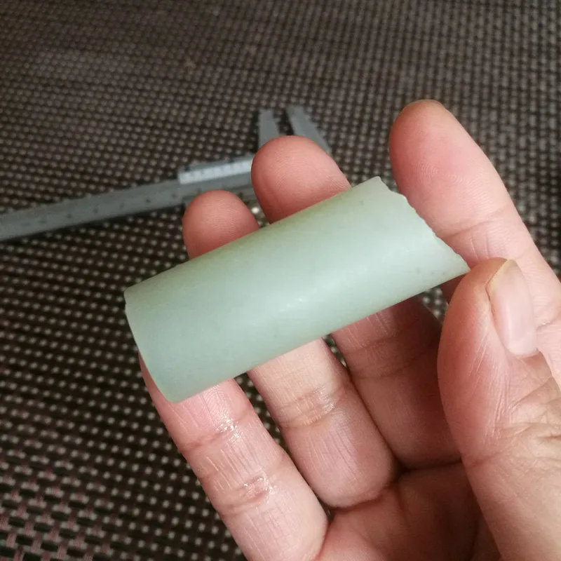 Natural Kunlun Jade Rough Nephrite Raw (38g, 4.2X1.9cm)