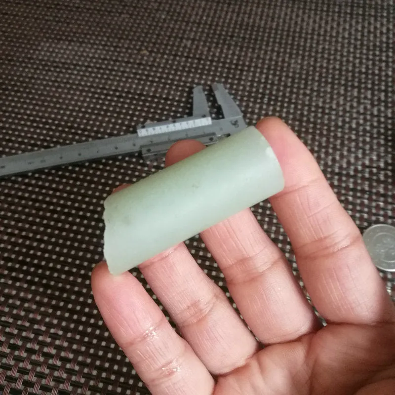 Natural Kunlun Jade Rough Nephrite Raw (38g, 4.2X1.9cm)
