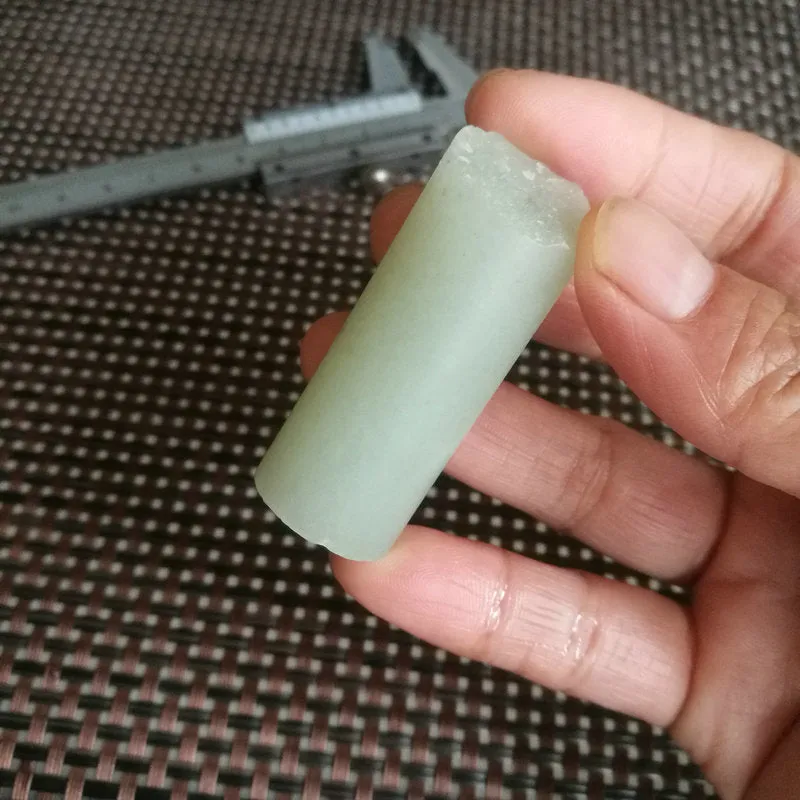 Natural Kunlun Jade Rough Nephrite Raw (38g, 4.2X1.9cm)
