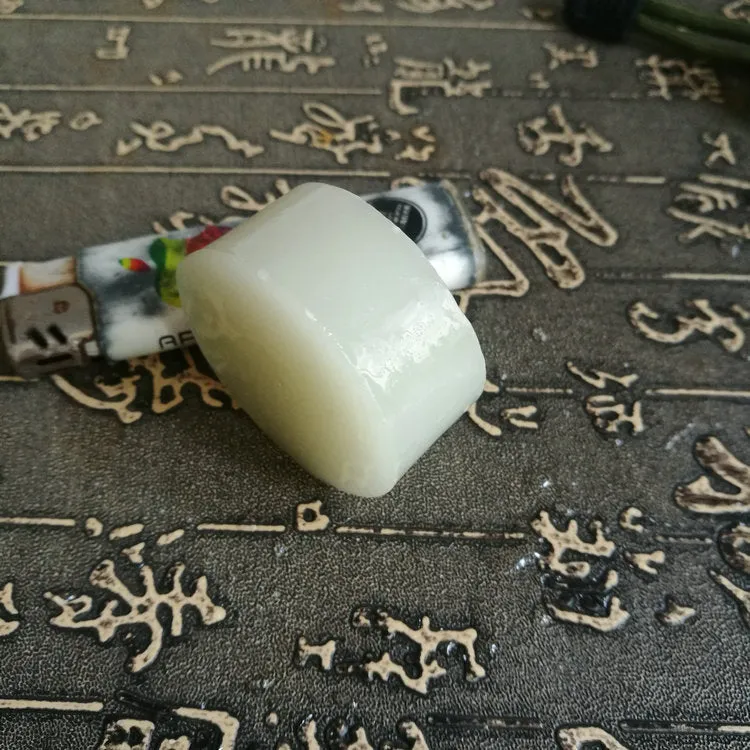 Natural Kunlun Jade Rough Nephrite Raw (78g, 4.2X1.9cm)