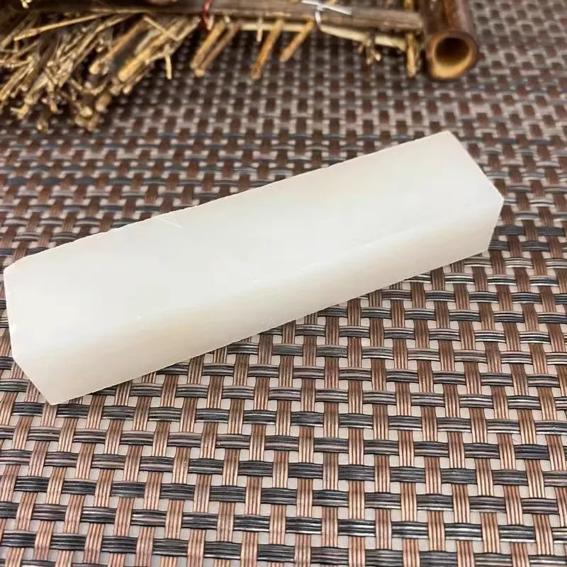 Natural Kunlun Jade Rough Nephrite Raw (81g,8.6X2.0X1.6cm)