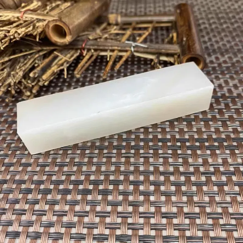 Natural Kunlun Jade Rough Nephrite Raw (81g,8.6X2.0X1.6cm)