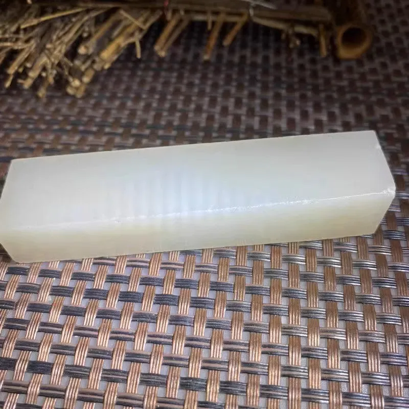 Natural Kunlun Jade Rough Nephrite Raw (81g,8.6X2.0X1.6cm)