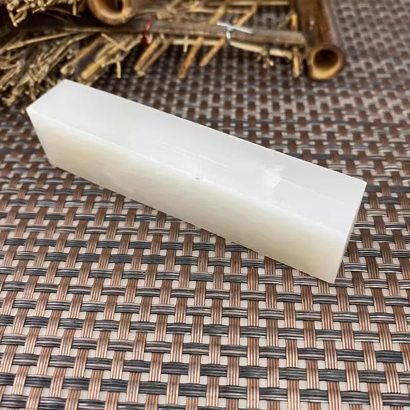 Natural Kunlun Jade Rough Nephrite Raw (81g,8.6X2.0X1.6cm)
