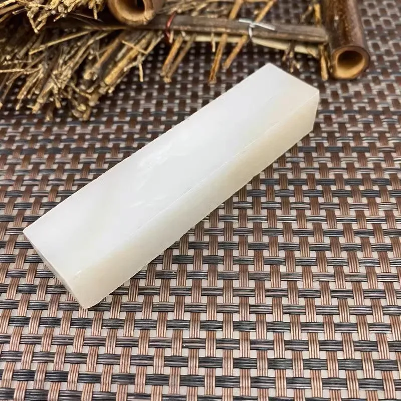 Natural Kunlun Jade Rough Nephrite Raw (81g,8.6X2.0X1.6cm)
