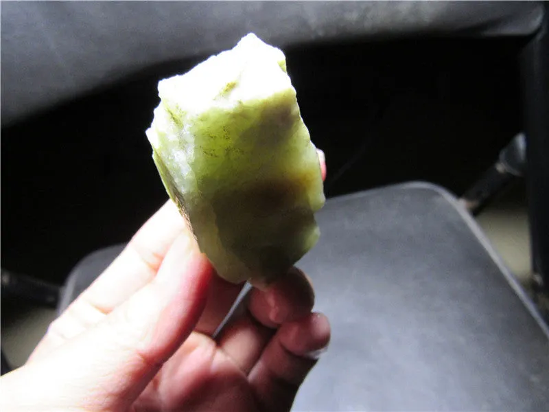 Natural Kunlun Jade Rough Nephrite Raw (85.43g, 63X31X23mm)