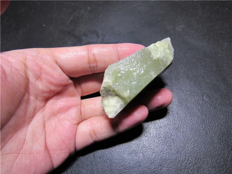 Natural Kunlun Jade Rough Nephrite Raw (85.43g, 63X31X23mm)
