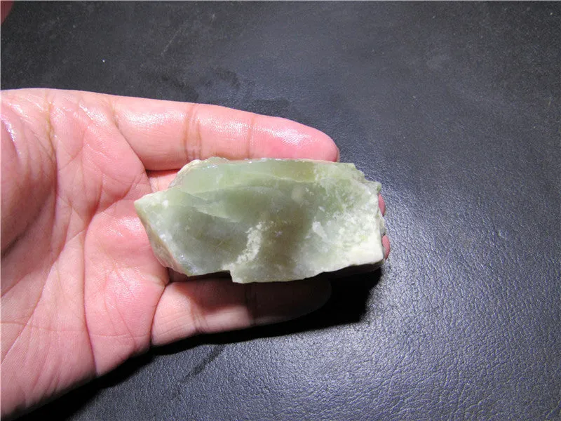 Natural Kunlun Jade Rough Nephrite Raw (85.43g, 63X31X23mm)