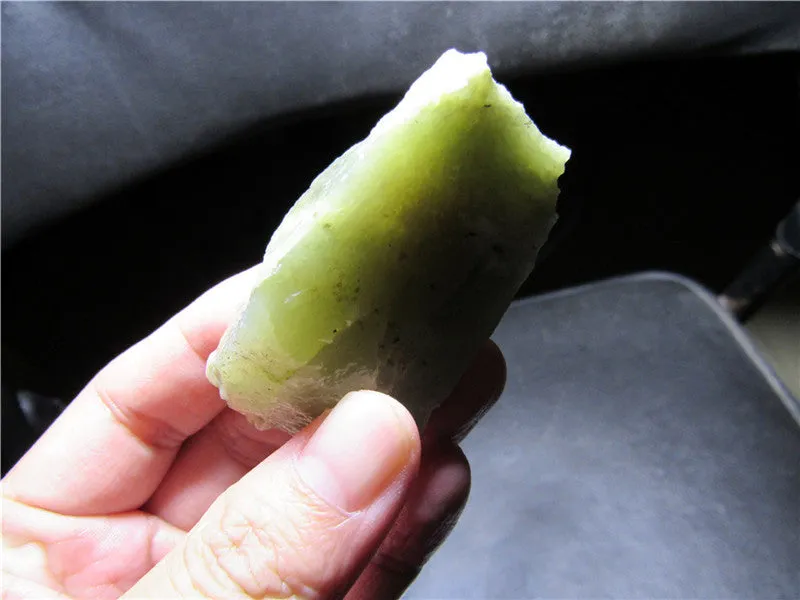 Natural Kunlun Jade Rough Nephrite Raw (85.43g, 63X31X23mm)