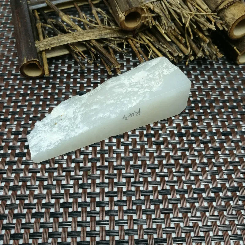 Natural Kunlun Jade Rough Nephrite Raw (87g,8.3X3.5X2.3cm)