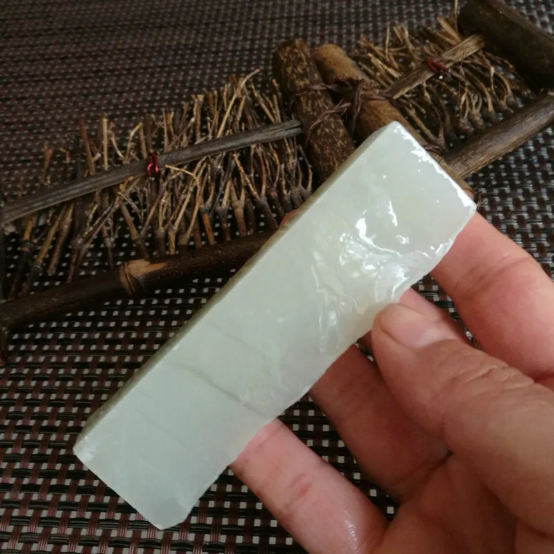 Natural Kunlun Jade Rough Nephrite Raw (94g, 9.2X2.5X1.5cm)