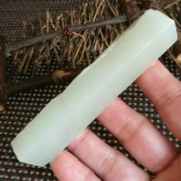 Natural Kunlun Jade Rough Nephrite Raw (94g, 9.2X2.5X1.5cm)