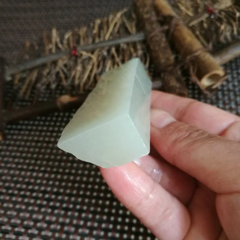 Natural Kunlun Jade Rough Nephrite Raw (94g, 9.2X2.5X1.5cm)