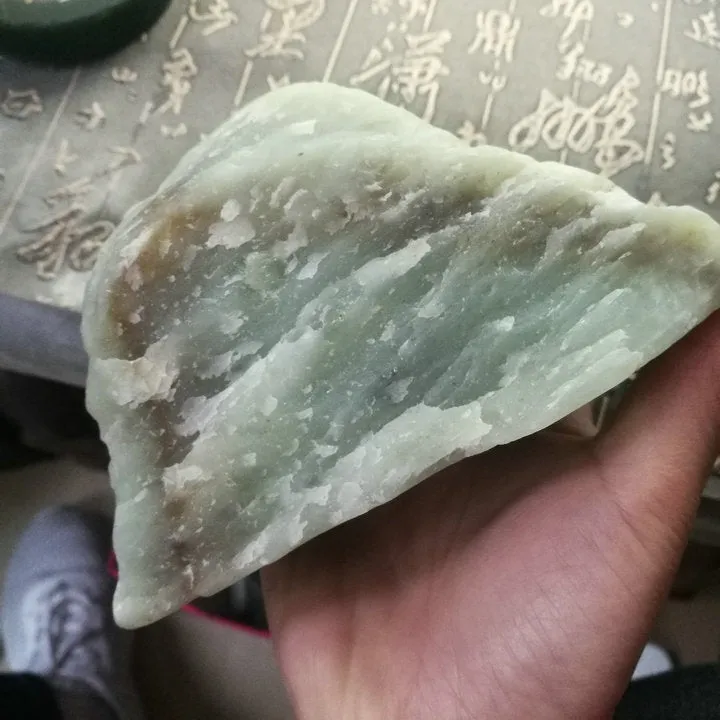 Natural Kunlun Jade Rough Nephrite Raw (965g, 12X9X8cm)