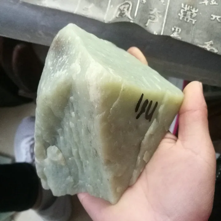 Natural Kunlun Jade Rough Nephrite Raw (965g, 12X9X8cm)