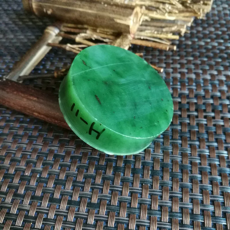 Natural Siberian Jade Rough Nephrite Raw (83g,4.8X1.55cm)