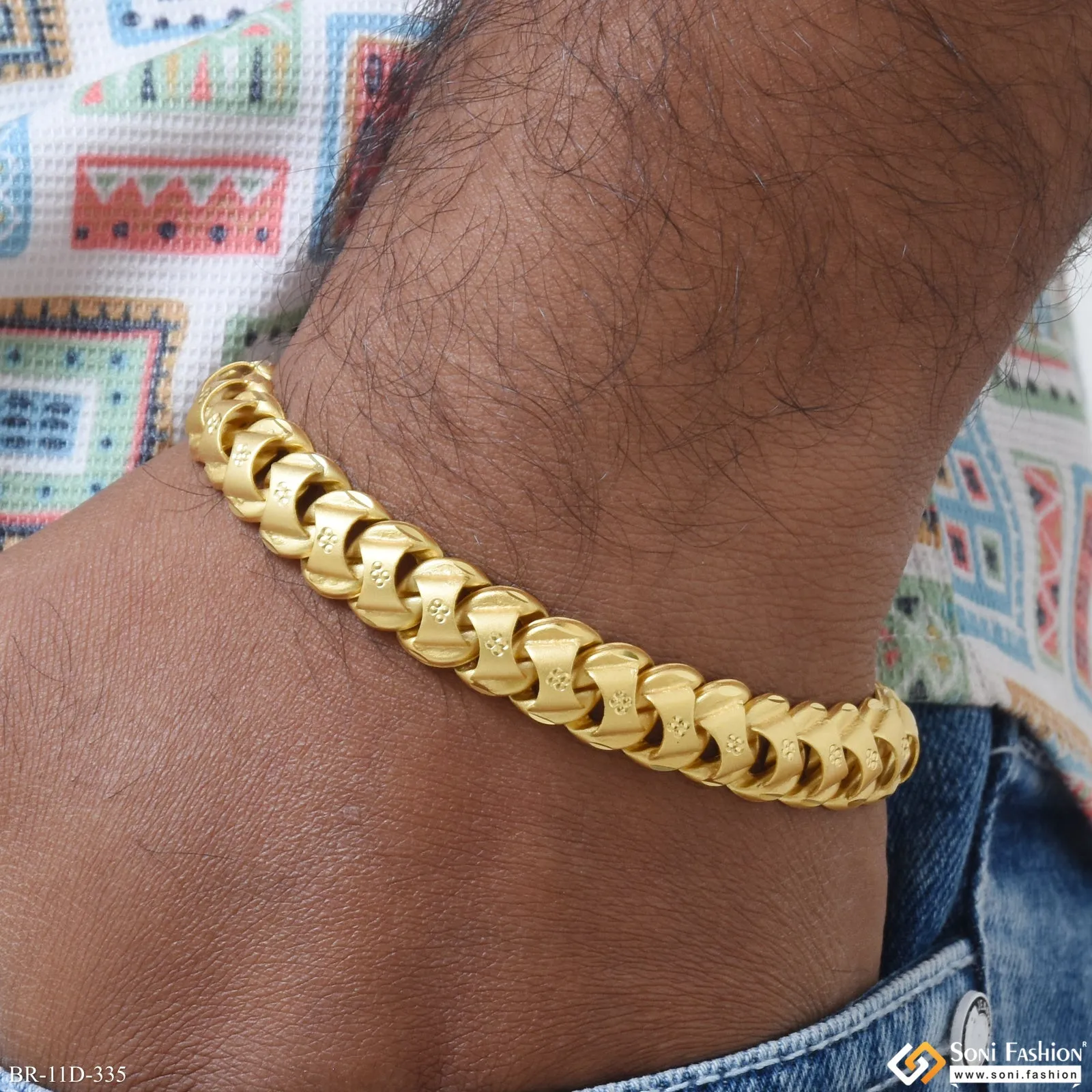 Pokal Superior Quality Unique Design Gold Plated Bracelet for Men - Style D335
