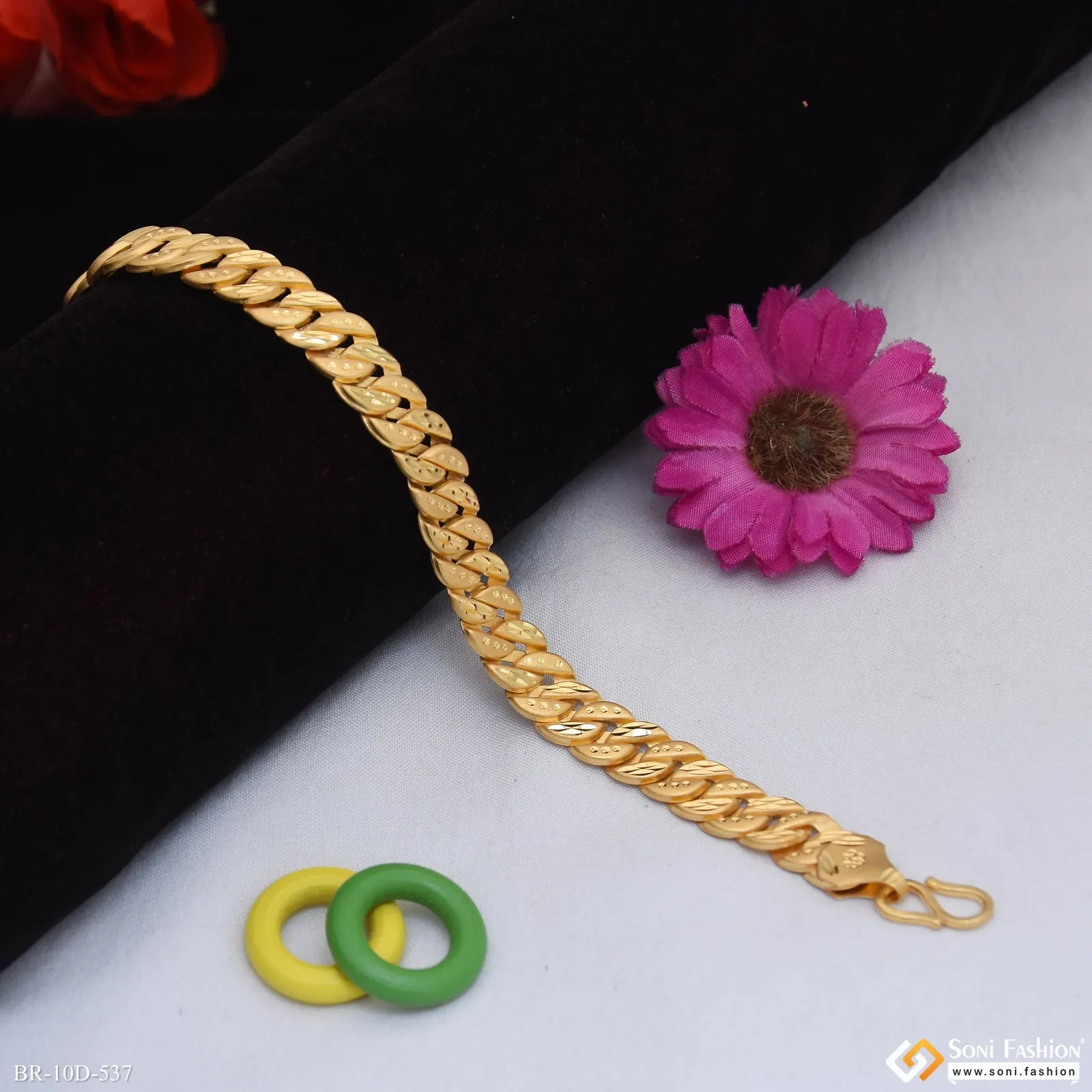 Popular Design Gold Plated Pokal Bracelet for Men - Style D537
